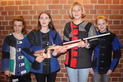 Bild-06-Gruppenfoto-Junioren-Mit-neuem-Jugendgewehr-2019